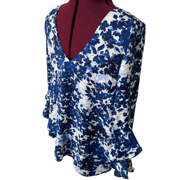 VINCE CAMUTO Floral Ruffle V-Neck Loose Blouse Top Flutter Sleeves Blue Medium - Picture 5 of 12
